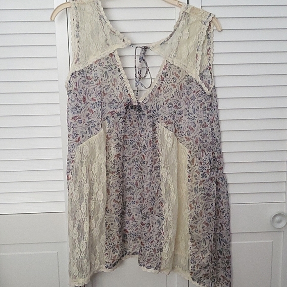 VICI Floral Sheer Lace Blouse - Picture 3 of 4